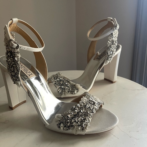 Badgley Mischka Libby heels in White - Picture 2 of 8